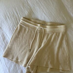 Cream Mate Shorts with Elastic Waistband
